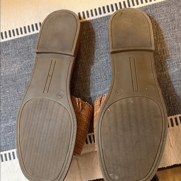 Tommy Hilfiger Brown Woven Slide Mules with Gold Logo Medallion - Picture 2 of 2